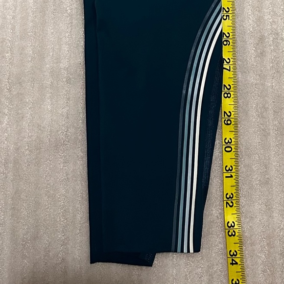 Like NEW - Lululemon High Rise Leggings - Picture 11 of 14